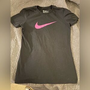 Women’s Medium Nike Slim Fit t shirt.